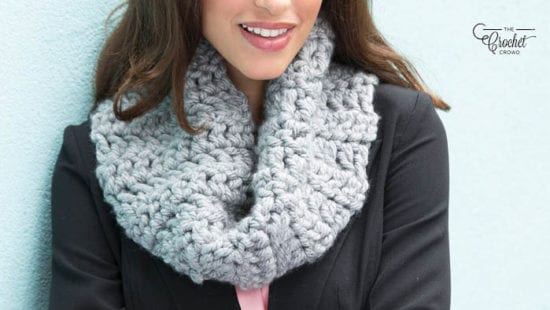 Crochet Classic Chunky Cowl Pattern + Tutorial | The Crochet Crowd