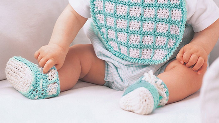 crochet crowd baby booties