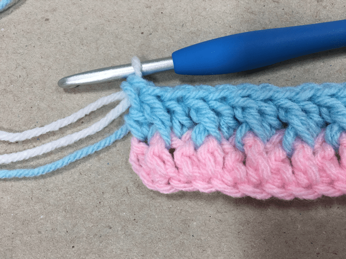 Crochet Changing and Carrying Yarn Colors