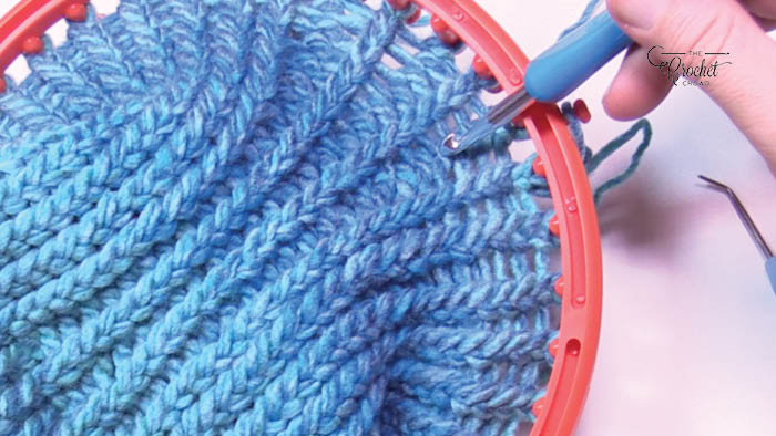 Loom Knitting: How to Lazy Knit Ribs on a Hat
