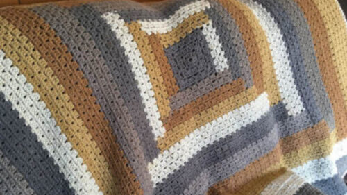 8 Crochet Log Cabin Blanket Patterns Tutorials The Crochet Crowd