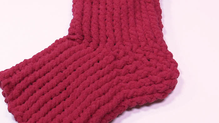 Loom Knit: How to Turn Heels