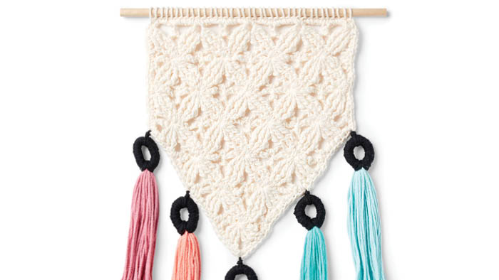Crochet Mini Mock-Rame Wall Hanging Pattern + Tutorial
