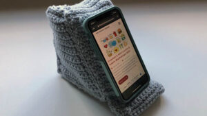 Crochet Mobile Alert Cell Phone Holder