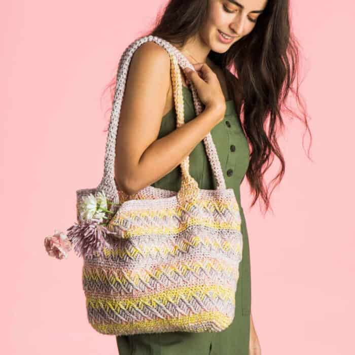 Crochet Shifting Chevrons Tote Bag Pattern