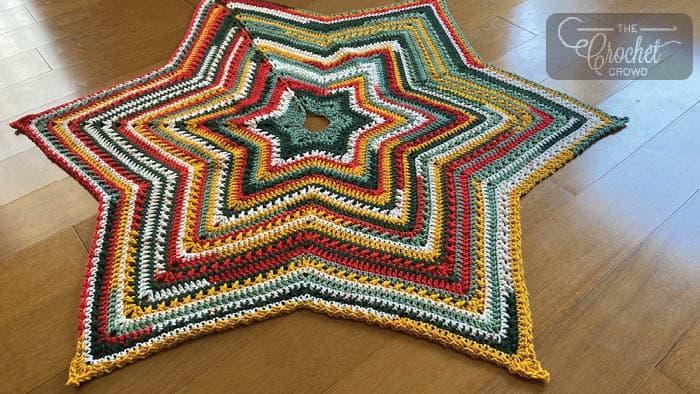 Crochet Starshine Christmas Tree Skirt + Tutorial