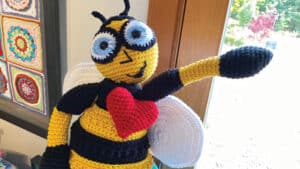 Crochet Bubble Hearts on Bee