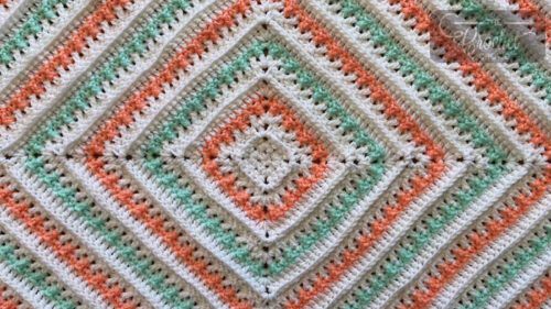 Crochet Be Mine Chevron Blanket + Tutorial | The Crochet Crowd