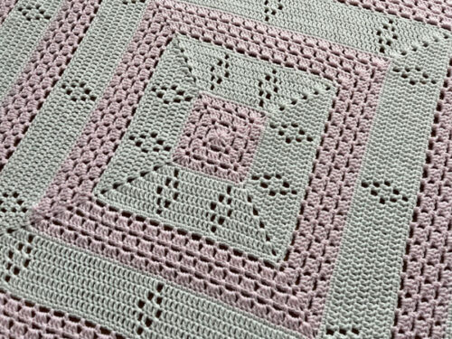 Crochet Baby Diamonds Blanket | The Crochet Crowd