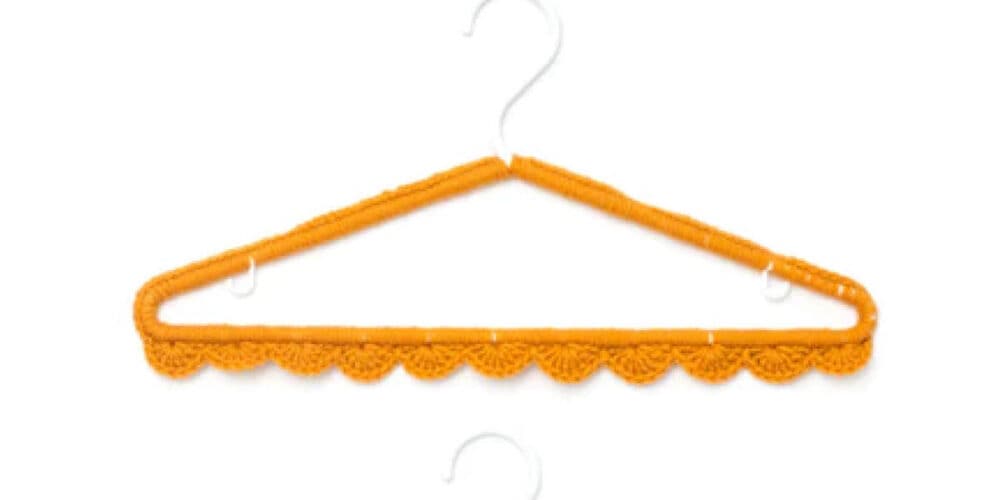 Bernat Scallop Edge Hanger Crochet Cover Pattern