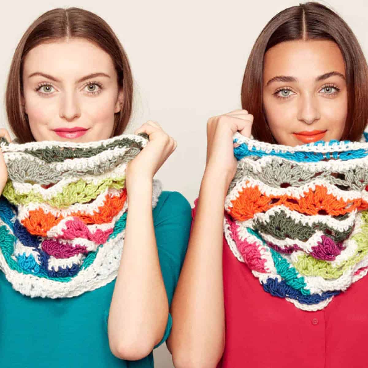Crochet Rainbow Chip Cowl Pattern