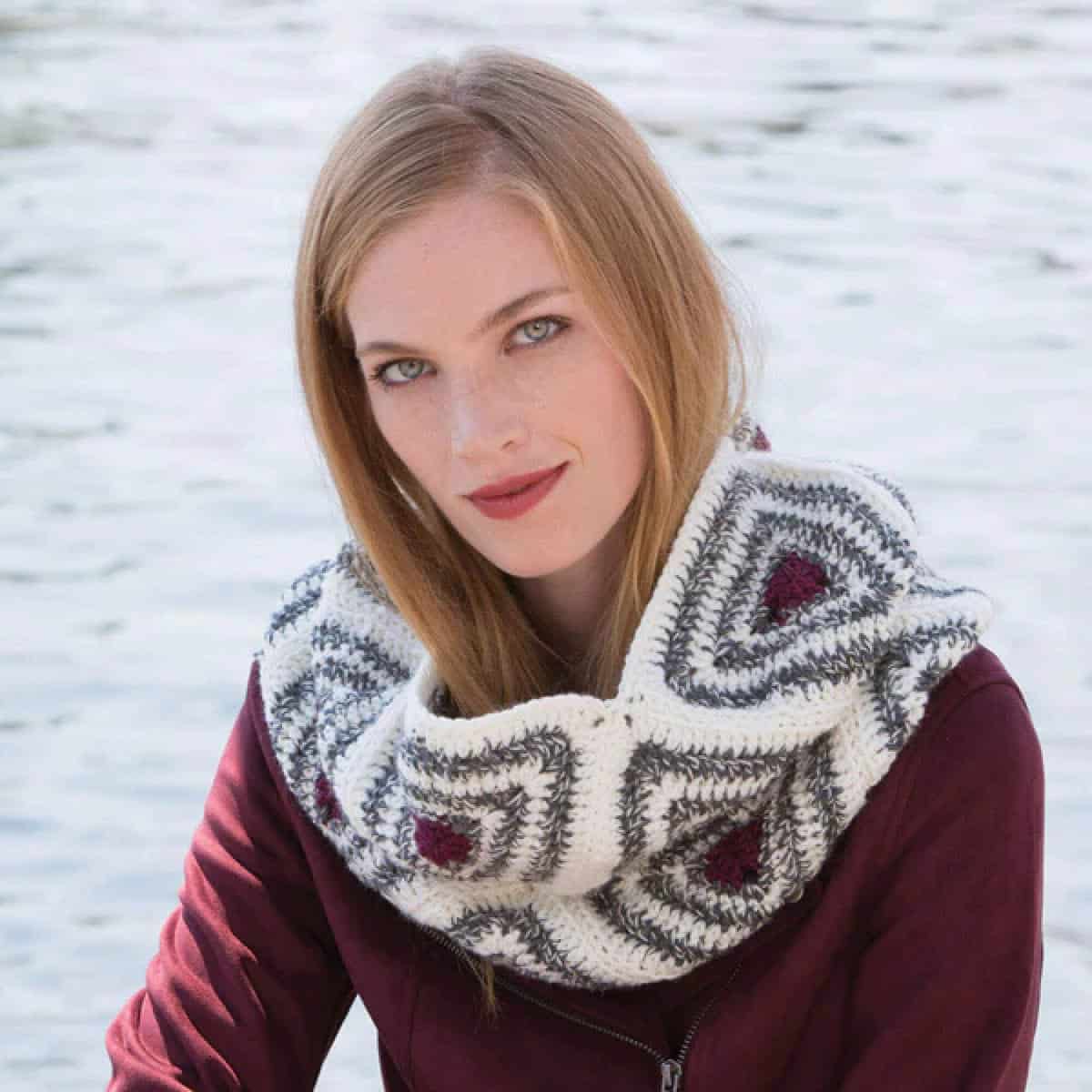 Patons Radiating Triangles Crochet Cowl