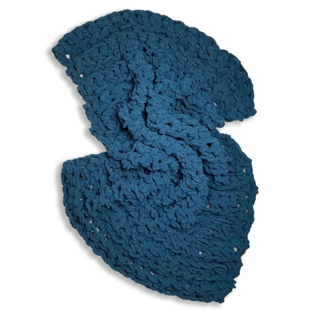 3 Hour Finger Crochet Blanket by Moogly