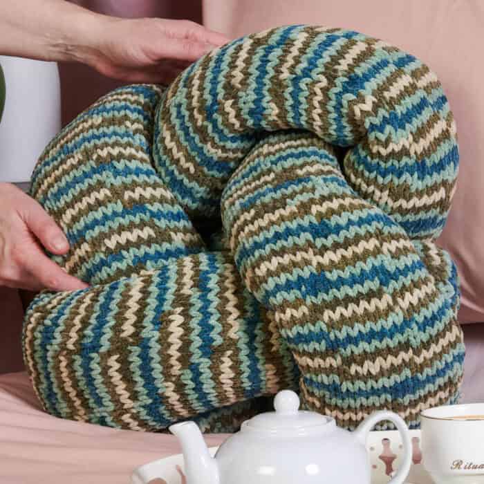 Knit Friendship Knot Pillow Pattern