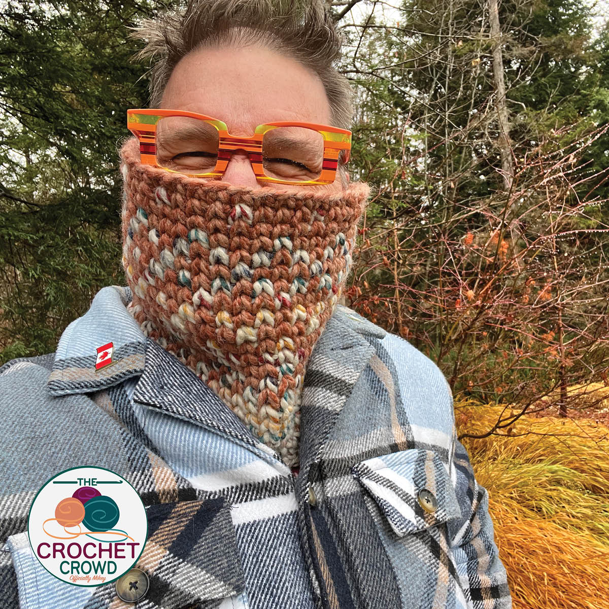 Man wearing crochet cowl in fair isle stitch technique