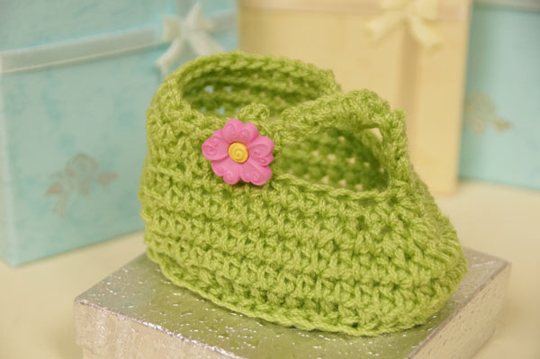 crochet crowd baby booties